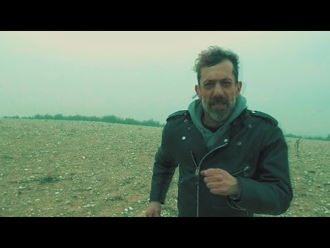 Manolo Kabezabolo y los ke no dan pie kon bolo - Es el sistema (videoclip oficial)